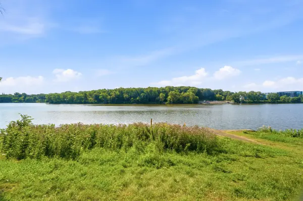 10 GREEN BAY CT #205, Appleton, WI 54911