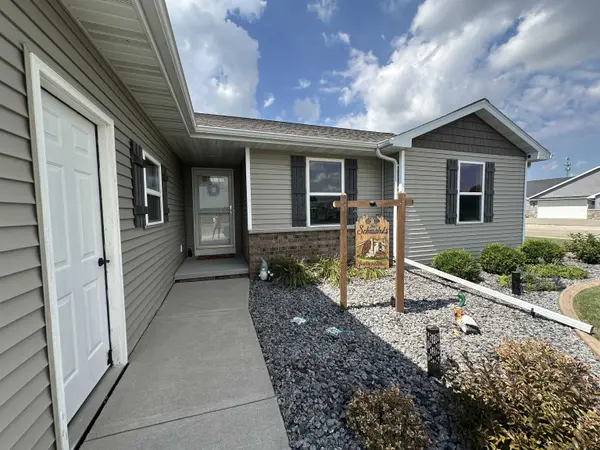 601 DEBRUIN RD, Combined Locks, WI 54113
