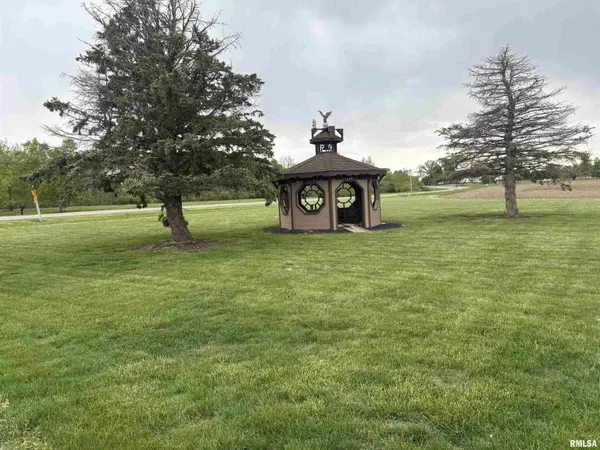 18067 DEE MAC RD, Mackinaw, IL 61755