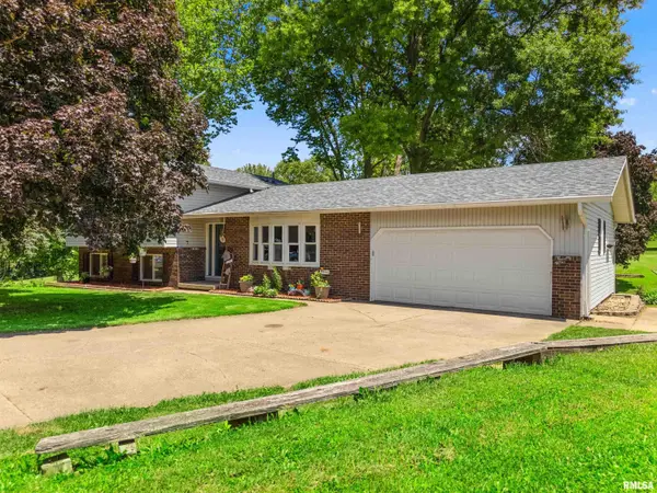 104 PINTA CT, Pekin, IL 61554