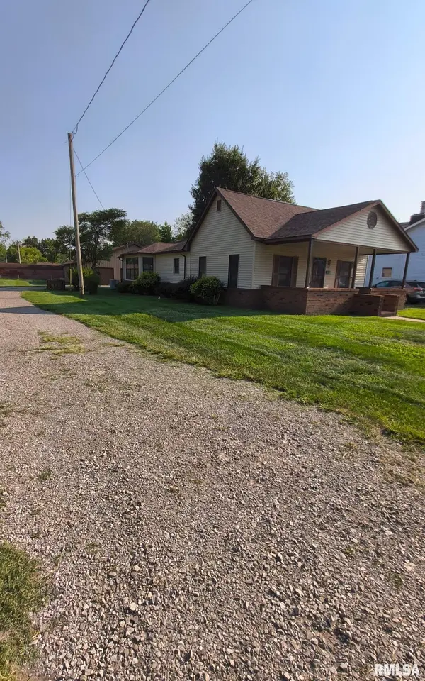 317 E FRANKLIN ST, Duquoin, IL 62832