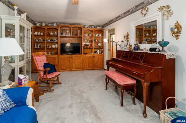 307 W Ogara ST, Harrisburg, IL 62946