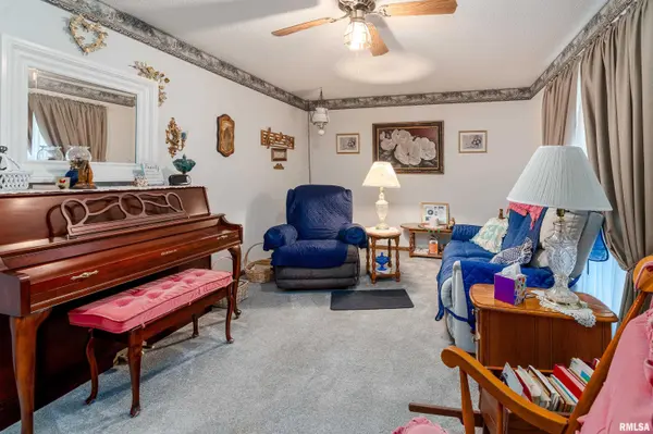 307 W Ogara ST, Harrisburg, IL 62946