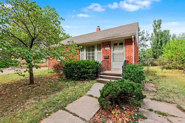 1863 S Parkwood, Wichita, KS 67218