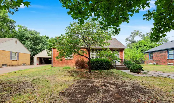 1863 S Parkwood, Wichita, KS 67218
