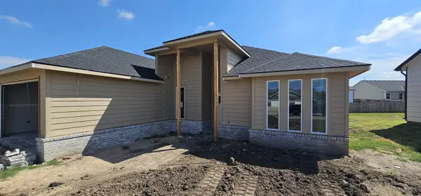 728 N Red Bud Ave., Valley Center, KS 67147