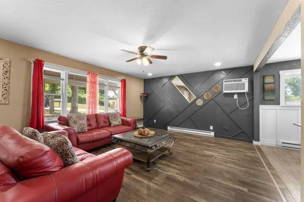 331 Evergreen Avenue, Hollister, MO 65672