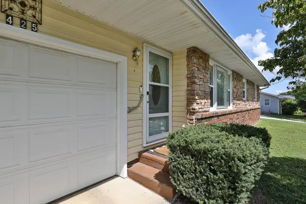 425 N Sunset Avenue, Bolivar, MO 65613