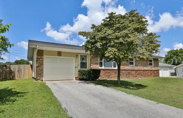 425 N Sunset Avenue, Bolivar, MO 65613