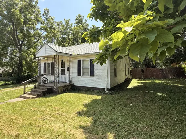 440 W 1st Street,  Mountain Grove,  MO 65711