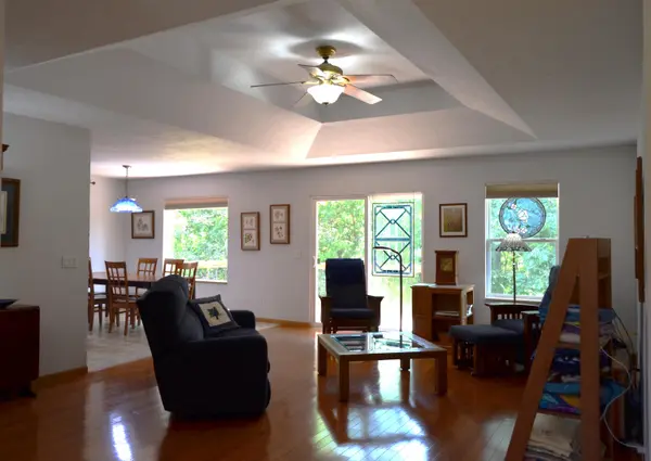 160 Micahs Xing, Reeds Spring, MO 65737
