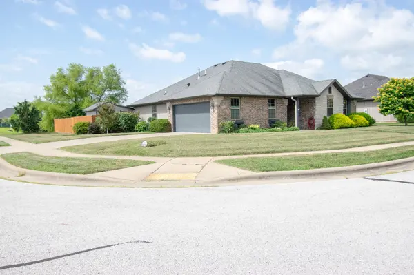 1898 E Latana Drive, Ozark, MO 65721
