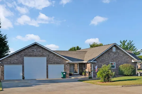 1485 S Village LN, Bolivar, MO 65613