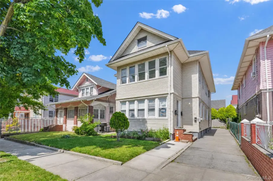 85-43 150th ST, Briarwood, NY 11435