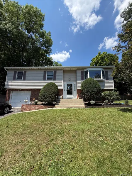 7 Twin CT, Pearl River, NY 10965