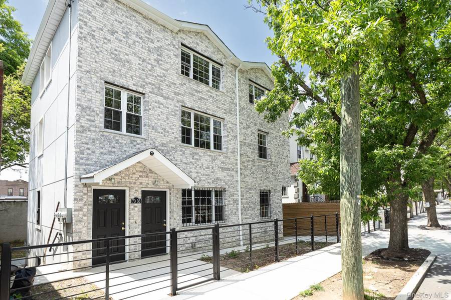 7036 70th ST, Glendale, NY 11385