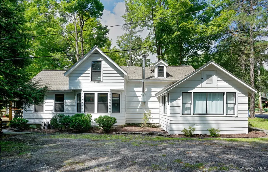145 Tinker ST, Woodstock, NY 12498
