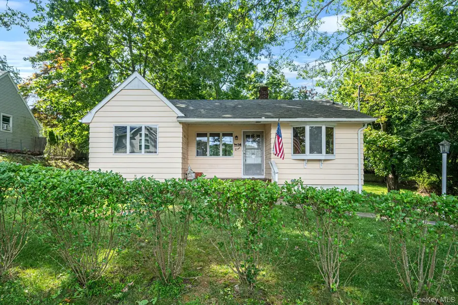 8 Triton RD, Rocky Point, NY 11778