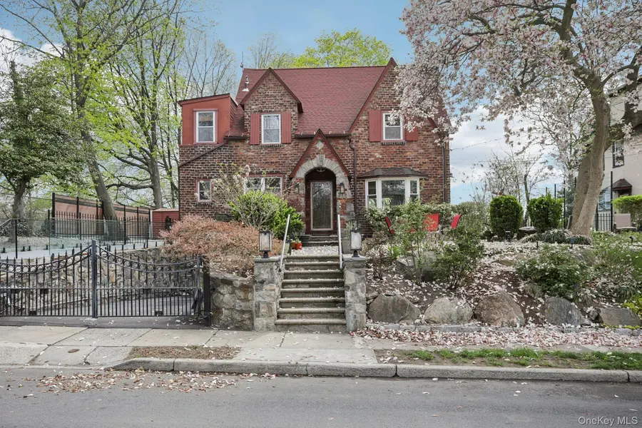 375 Hawthorne TER, Fleetwood, NY 10552