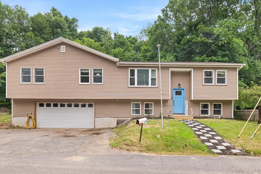 22 Hill View RD, New Windsor, NY 12553
