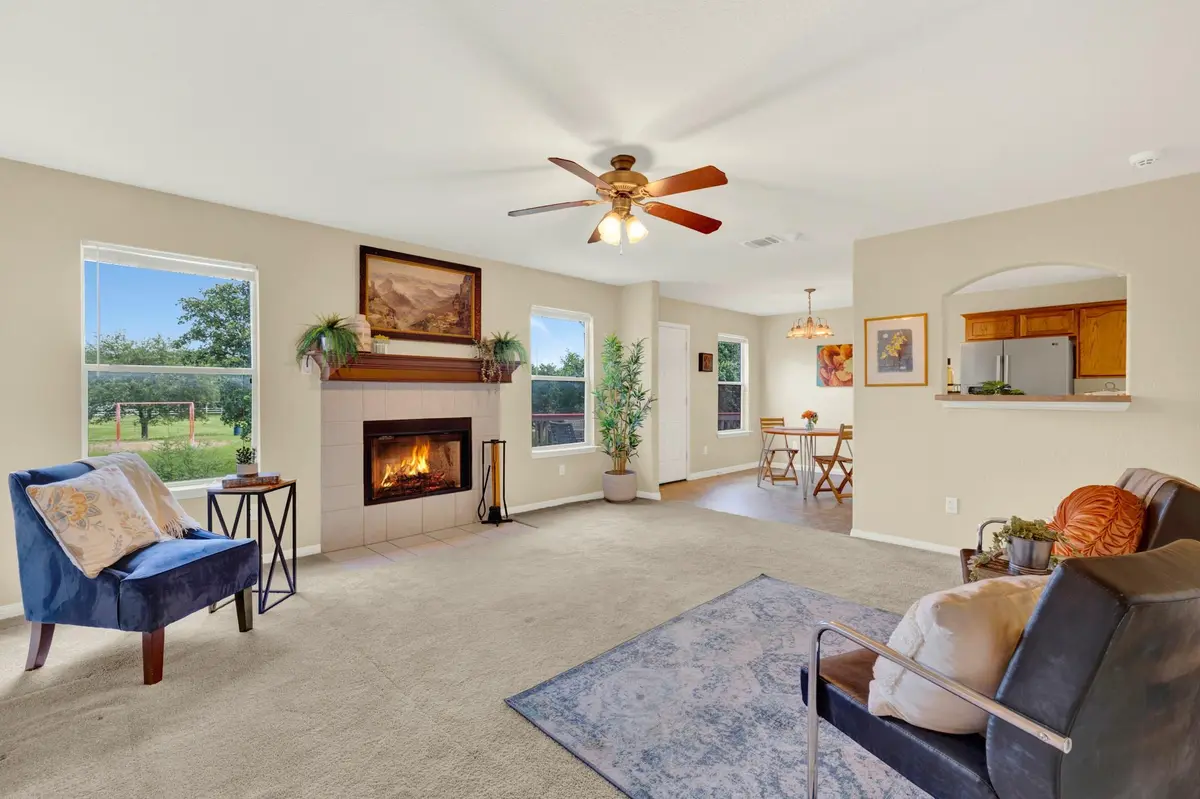 2047 Lisa LN, San Marcos, TX 78666