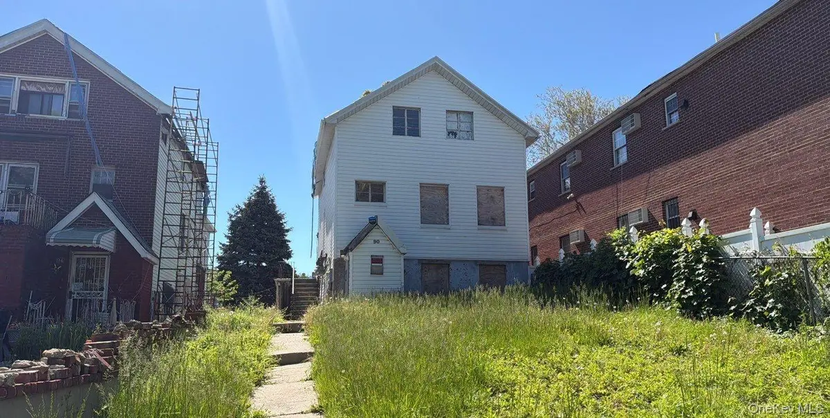 90 Jackie Robinson Pkwy, Brooklyn, NY 11207