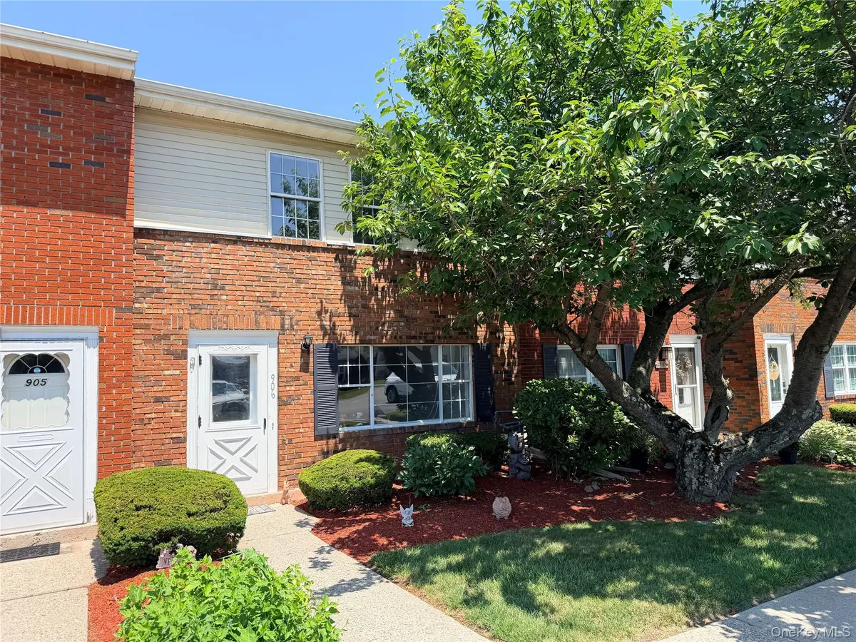 276 Temple Hill RD #906, New Windsor, NY 12553