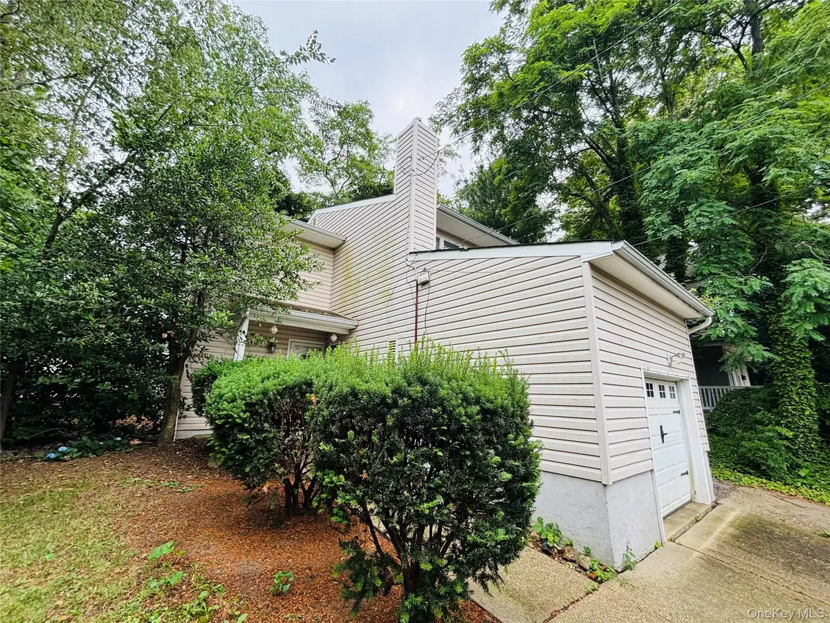 3 Altamont AVE, Sea Cliff, NY 11579