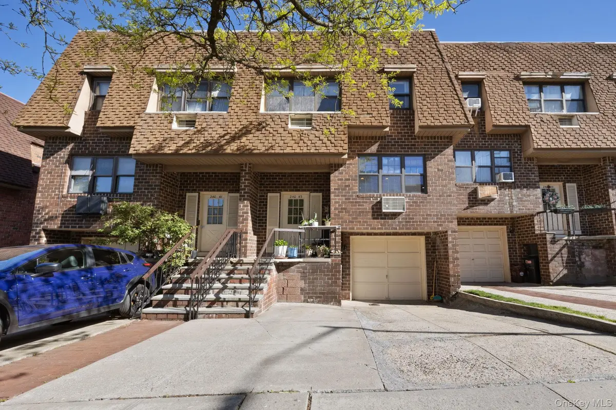 240-43 69 AVE, Douglaston, NY 11362