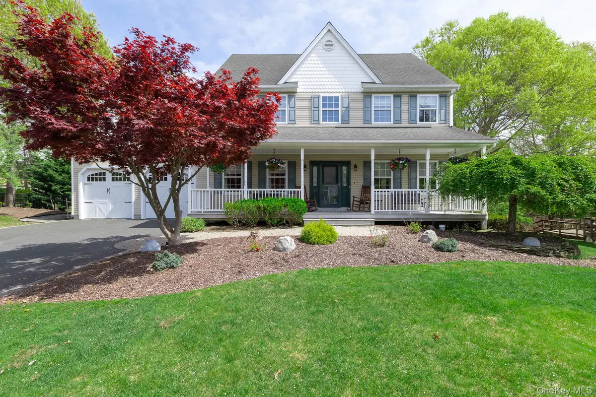 2 Crystal CT, Smithtown, NY 11787
