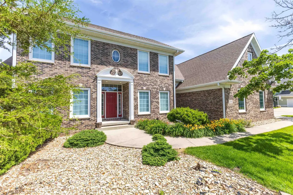 3023 Wellington DR, Cedar Falls, IA 50613