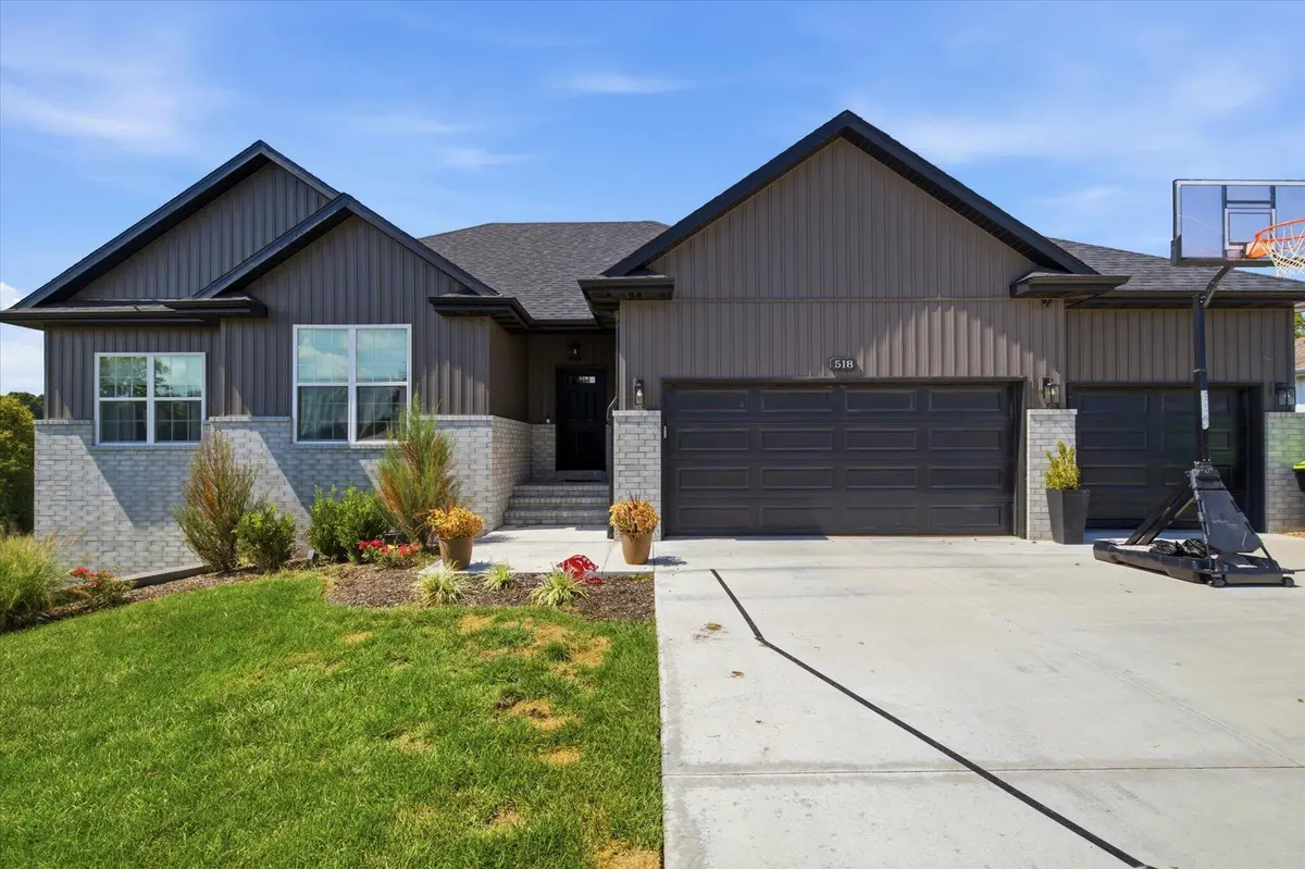518 Cherokee CT, Rogersville, MO 65742
