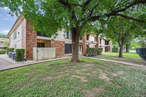 1705 Crossing PL #114, Austin, TX 78741