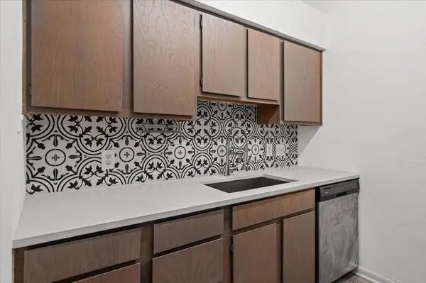 1705 Crossing PL #114, Austin, TX 78741