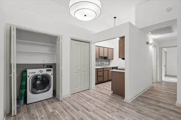 1705 Crossing PL #114, Austin, TX 78741