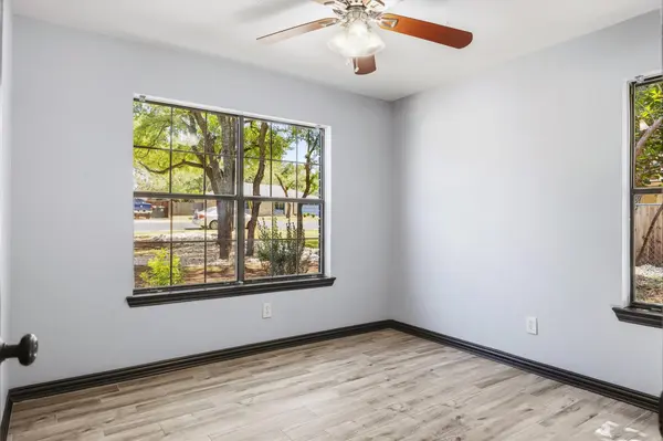 1011 Serenada DR, Georgetown, TX 78628