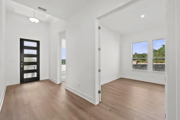 105 Ensberg LN, Liberty Hill, TX 78642