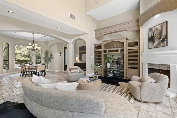 5 Tiburon CT, The Hills, TX 78738