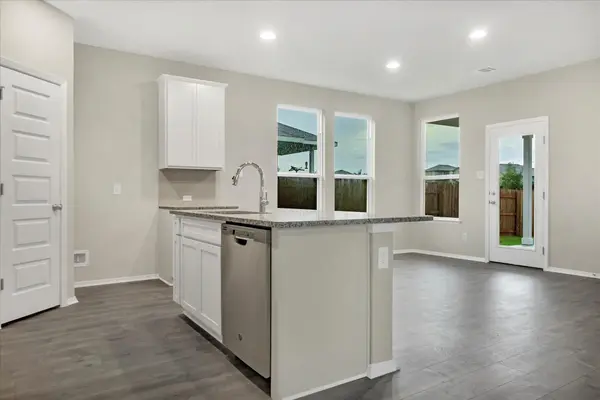 135 Lyndon DR, San Marcos, TX 78666