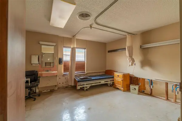 700 Dyer ST, Rockdale, TX 76567