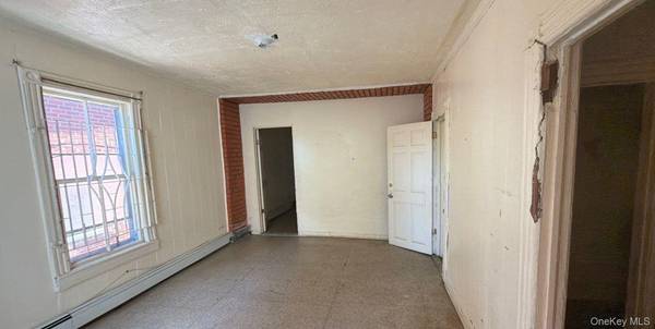 90 Jackie Robinson Pkwy, Brooklyn, NY 11207