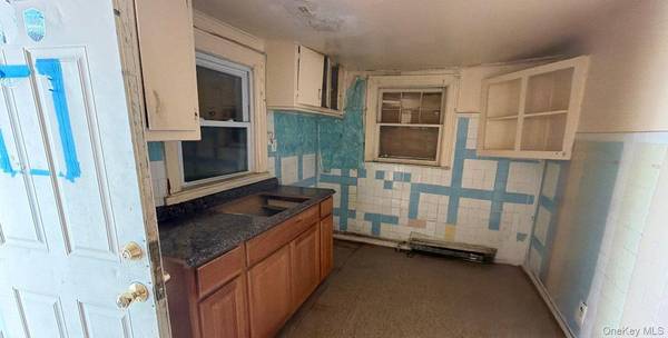 90 Jackie Robinson Pkwy, Brooklyn, NY 11207
