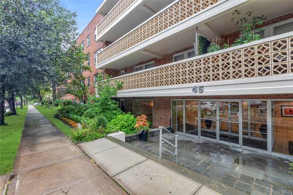 45 Hill Park AVE #3D, Great Neck, NY 11021