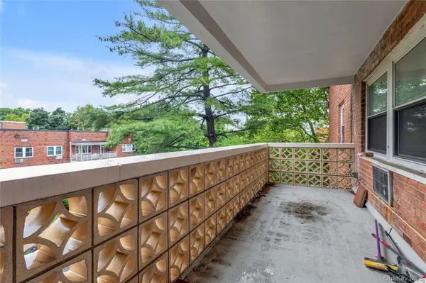 45 Hill Park AVE #3D, Great Neck, NY 11021