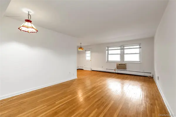 45 Hill Park AVE #3D, Great Neck, NY 11021