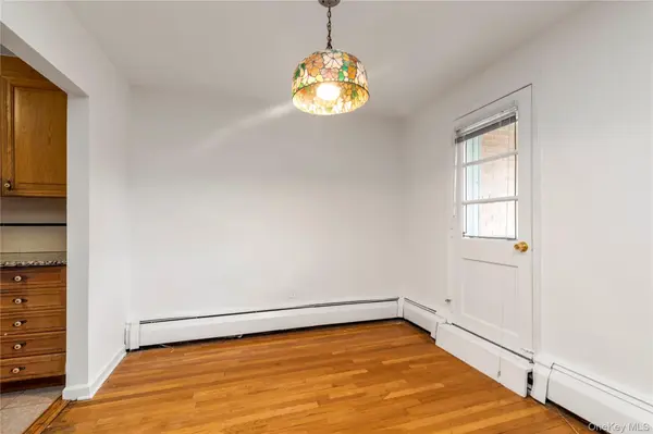 45 Hill Park AVE #3D, Great Neck, NY 11021