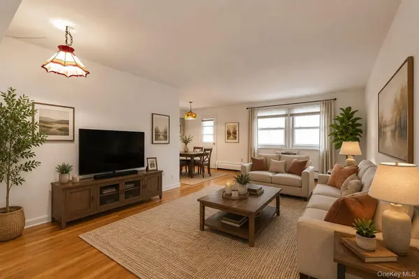 45 Hill Park AVE #3D, Great Neck, NY 11021