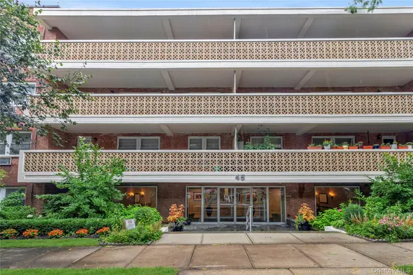 45 Hill Park AVE #3D, Great Neck, NY 11021