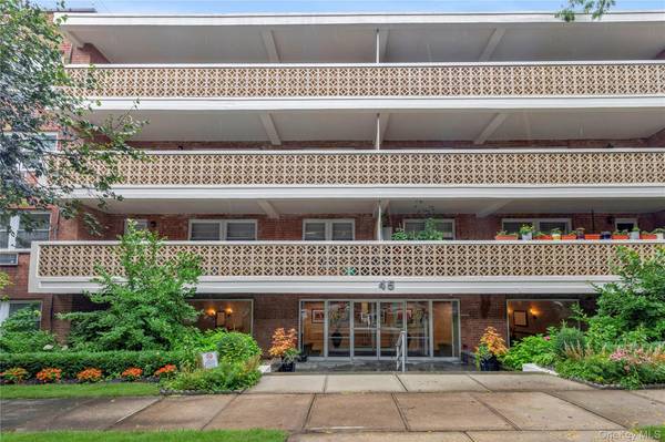45 Hill Park AVE #3D, Great Neck, NY 11021