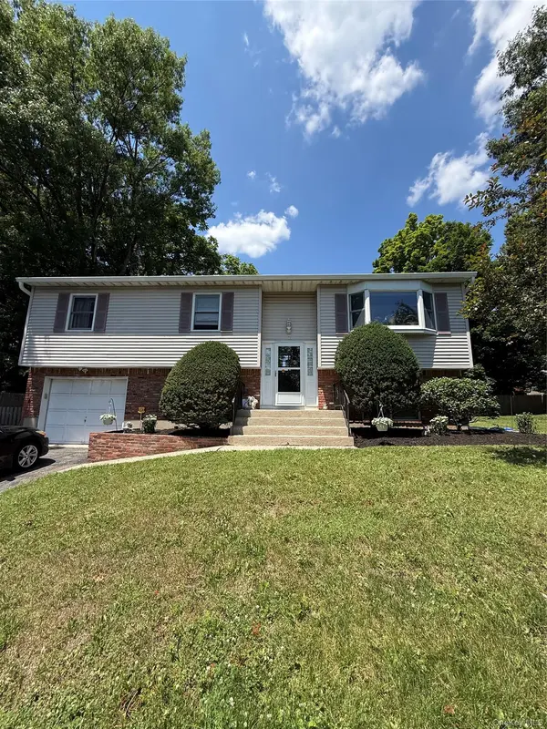 7 Twin CT, Pearl River, NY 10965